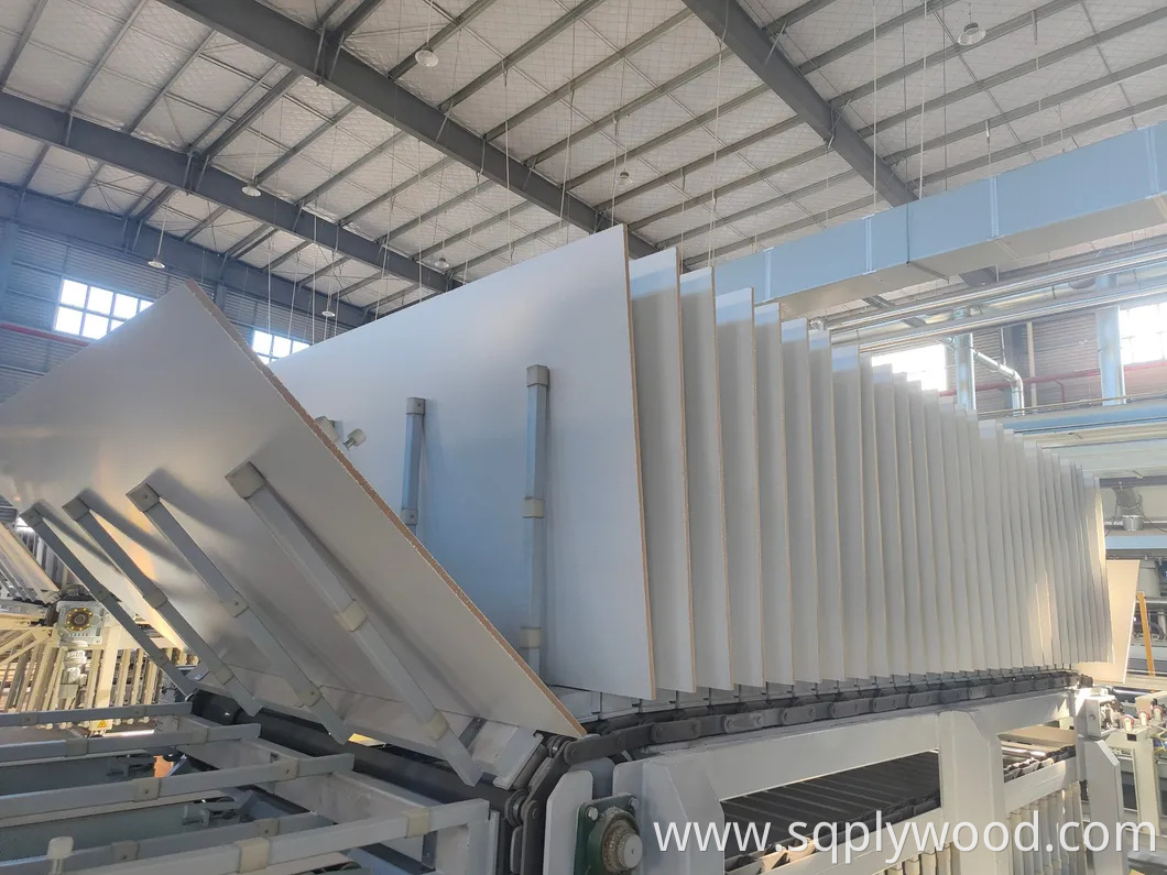 Melamine MDF Plain/Laminated/Slot/UV/Veneer/Melamine MDF for Furniture